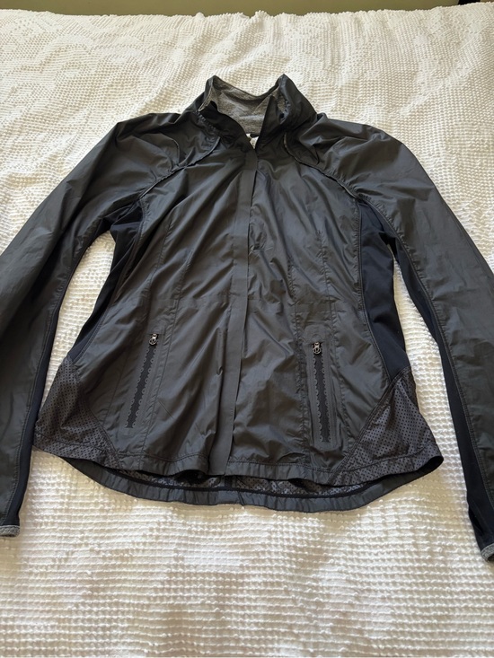 lululemon athletica Jackets & Blazers - Lululemon Run Essential Jacket Size 8 Black Vintage Running Windbreaker